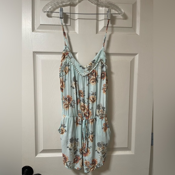 ZUMIEZ LUNA CHIX Floral Lightweight Spaghetti Strap Romper Size Meduim - Picture 2 of 5